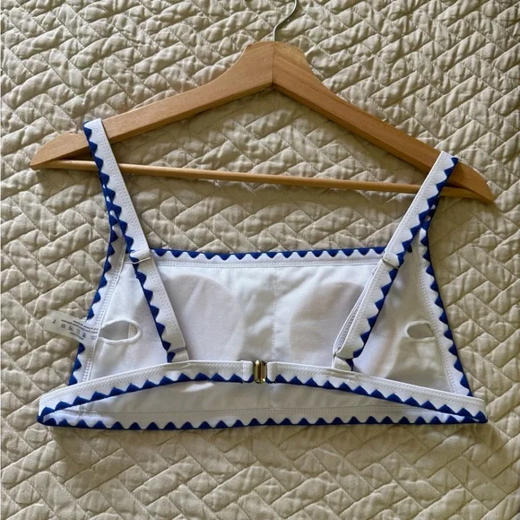 Floral Blue and White bikini top - Picture 2 of 2